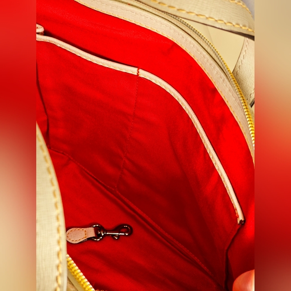 Dooney & Bourke Neutrals & Baby Pink Maxi Quilt Zip Zip Dome Satchel Crossbody - Picture 7 of 9